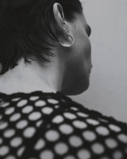 NINA&JULES ニナエジュール Small Twisted ミニフープ ピアス NINA&JULES ニナエジュール Small Twisted Hoops ミニ フープ