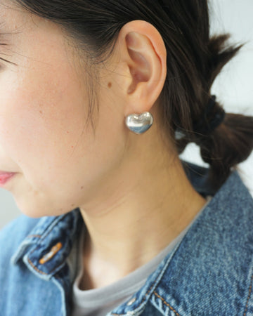 noeud u ヌゥユゥ 「Lien」ラブビックハートイヤリング noeud u ヌゥユゥ 「Lien」ラブビックハートイヤリング noeud u