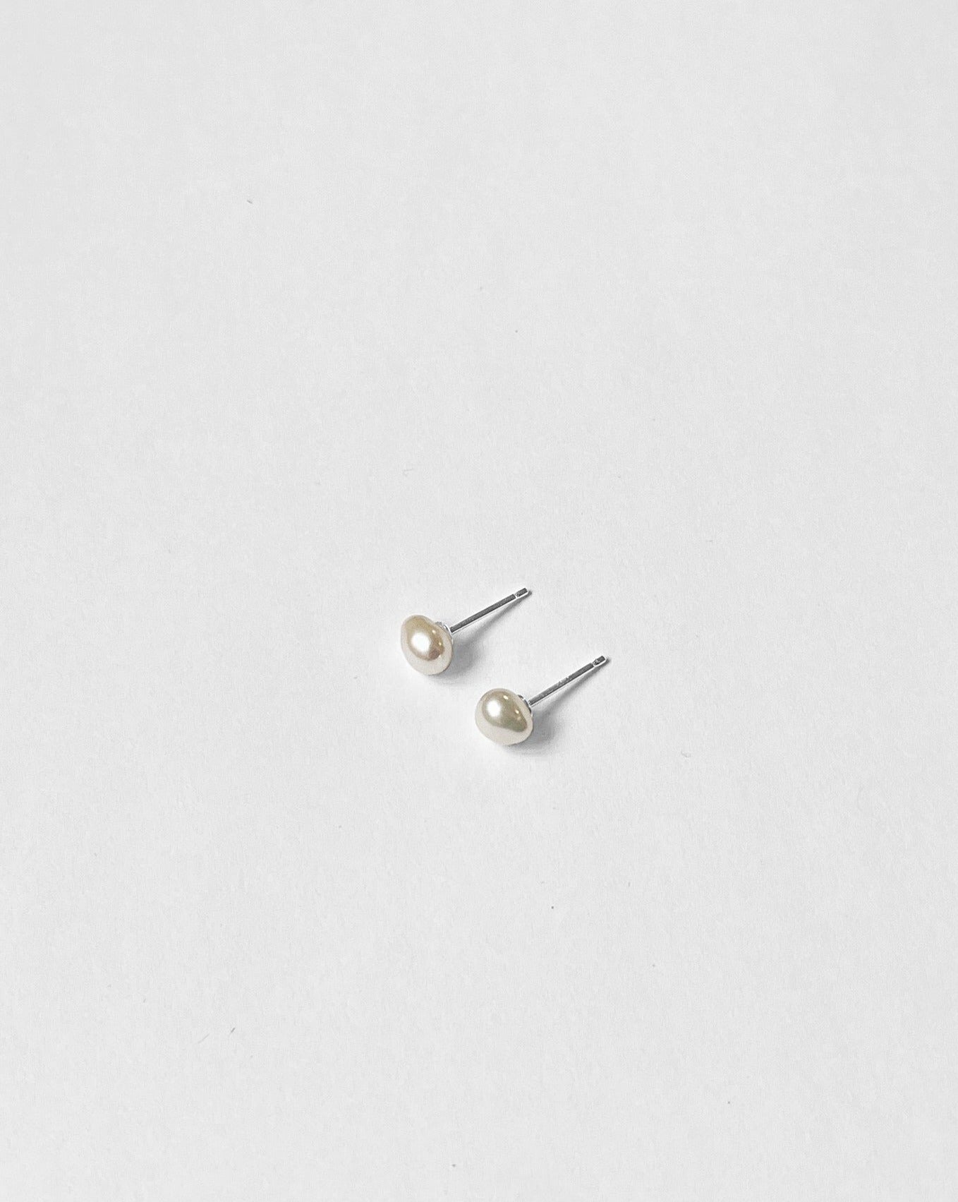 Kara Yooシルバーピアス LOYTO STORE｜【Kara Yoo（カラ・ユ）】KESHI パールピアス