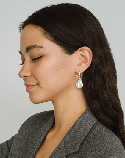 LOYTO STORE｜【Kara Yoo（カラ・ユ）】UMA ペタルパールピアス