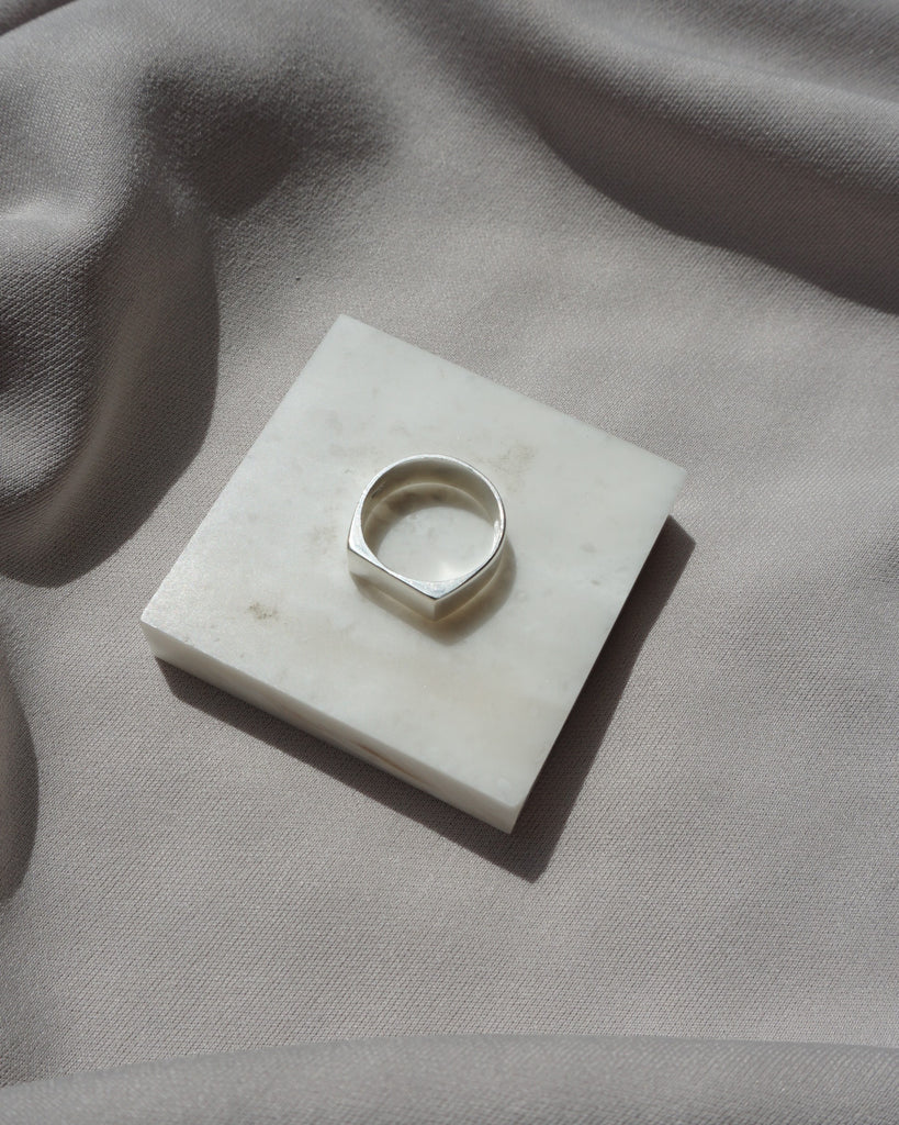 LOYTO TORE｜【NINA&JULES(ニナ・エ・ジュール)】レクタングルシグネットリング